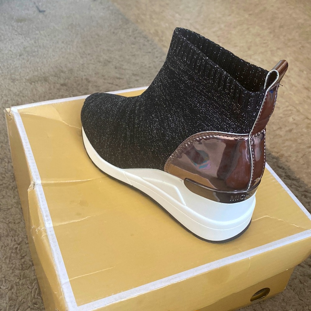 Kids shoes